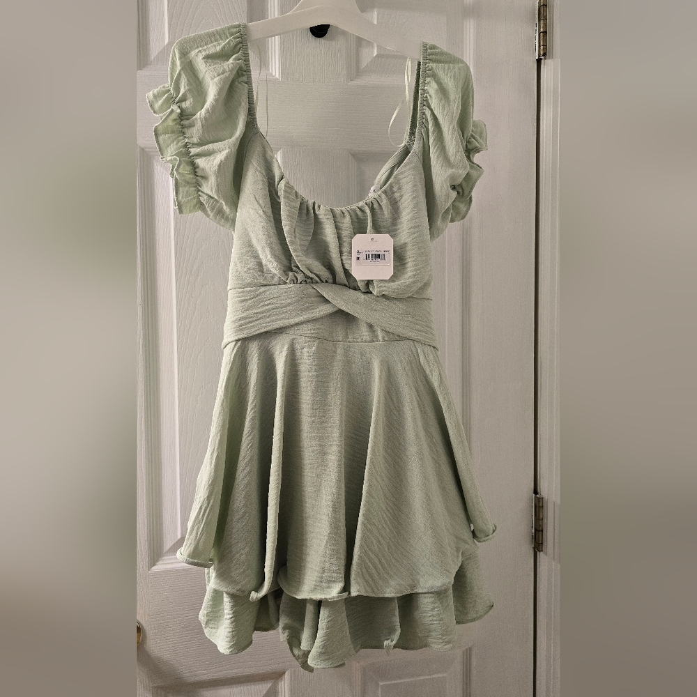 Altar'd State Light Green Ruffle Mini Romper Large NWT - Picture 2 of 10